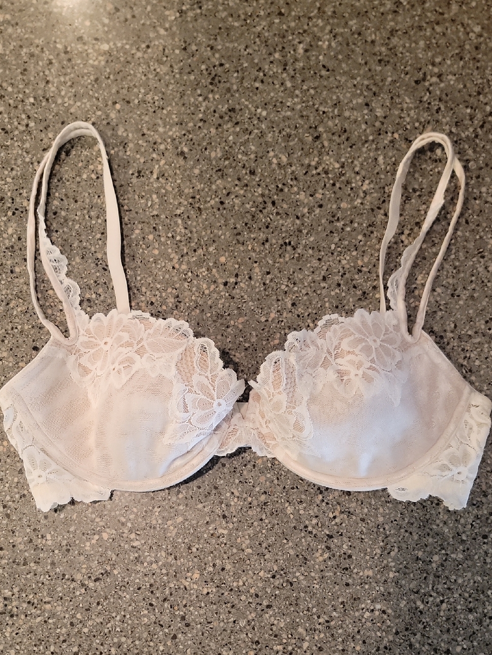 Victoria's Secret Cream Lace Underwire Bra